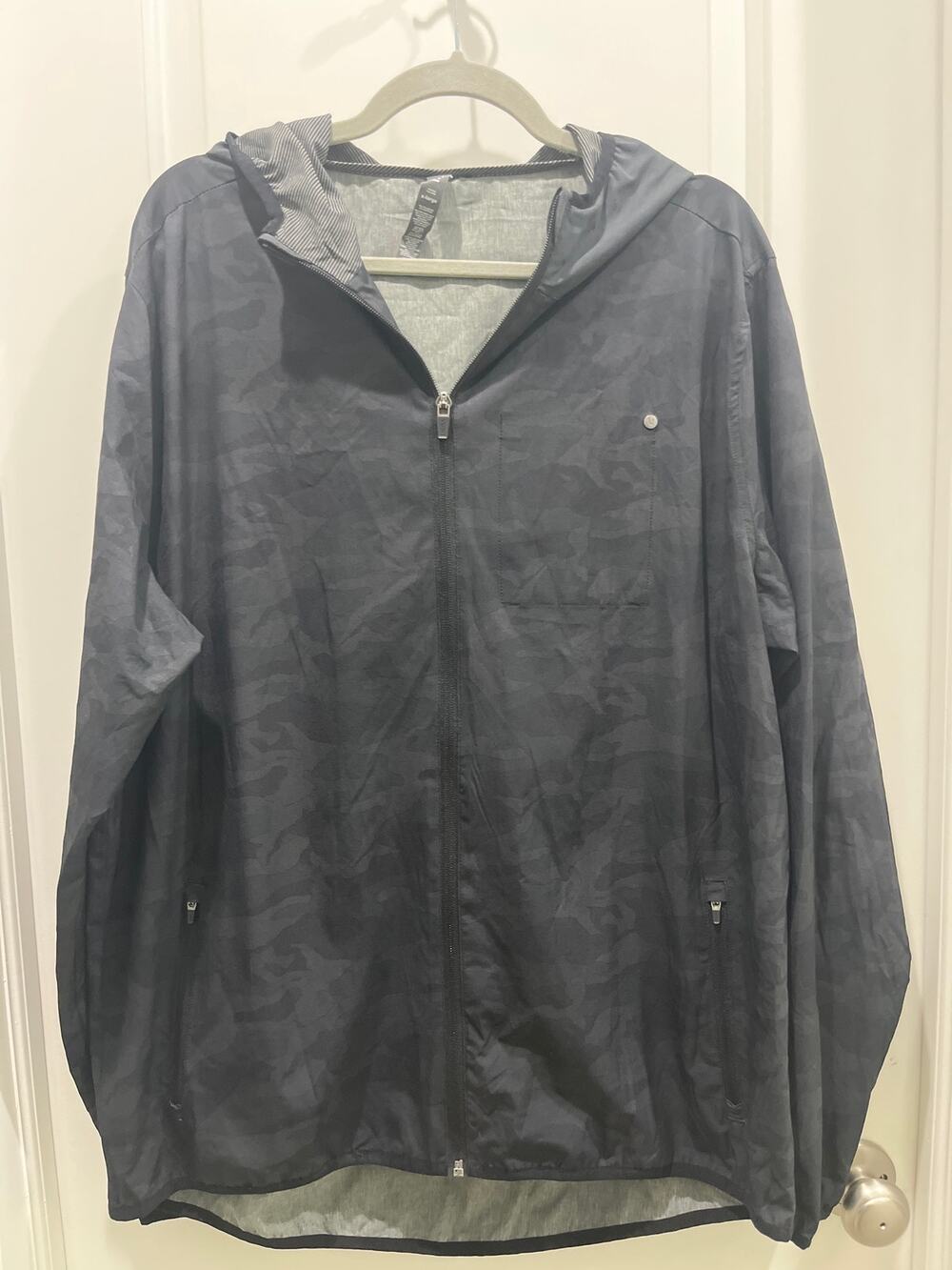 Vuori Men’s Black Camo Lightweight Jacket Sz XL